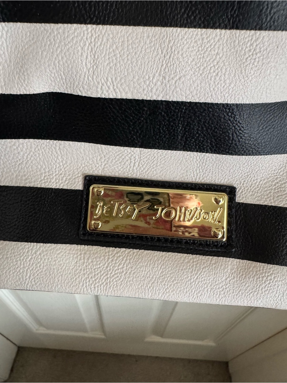 Betsey Johnson Crossbody Purse - Picture 7 of 7